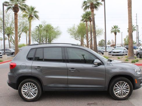 Used 2016 Volkswagen Tiguan image 6