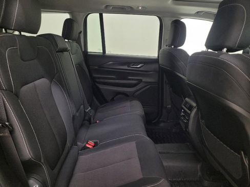Used 2023 Jeep Grand Cherokee Laredo X AWD/4WD image 19