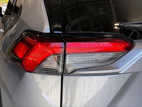 Used 2019 Toyota RAV4 XLE w/ Convenience Package image 25