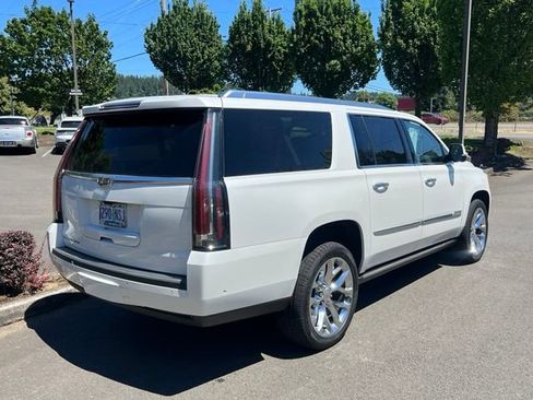 Used 2017 Cadillac Escalade ESV Premium Luxury AWD/4WD image 7
