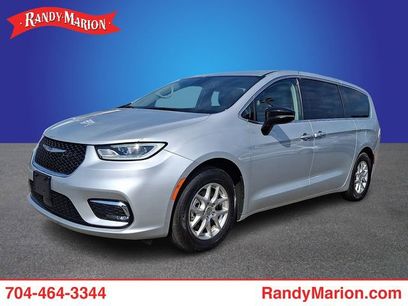 Used 2024 Chrysler Pacifica Touring-L