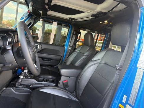 Used 2023 Jeep Wrangler Unlimited Sahara AWD/4WD image 15