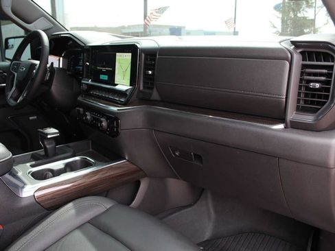 Used 2024 Chevrolet Silverado 1500 LT Trail Boss w/ Convenience Package II AWD/4WD image 21