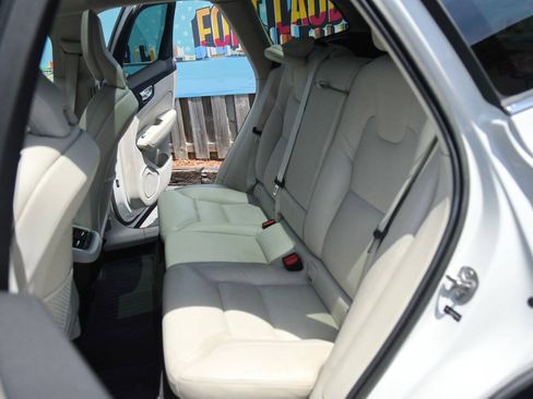 Used 2023 Volvo XC60 B6 Ultimate w/ Protection Package Premier AWD/4WD image 14