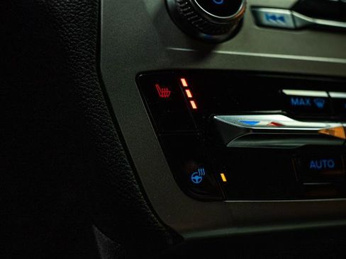 Used 2022 Ford Explorer XLT w/ Equipment Group 202A image 22