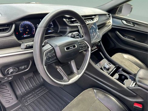Used 2023 Jeep Grand Cherokee L Laredo RWD image 21