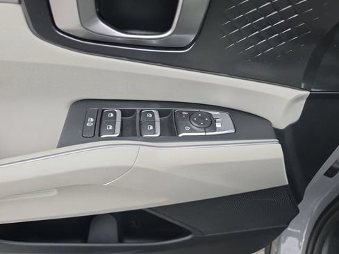 Certified 2025 Kia Sorento S FWD image 18