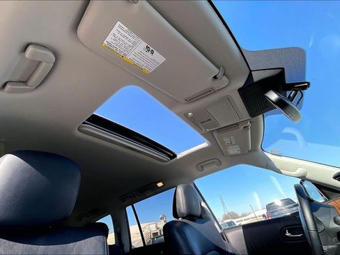 Used 2024 Nissan Armada SL image 30