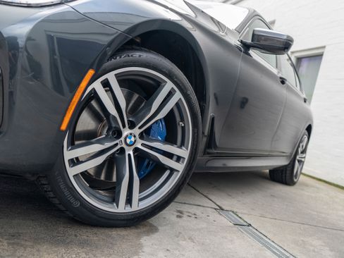 Used 2018 BMW 750i image 4