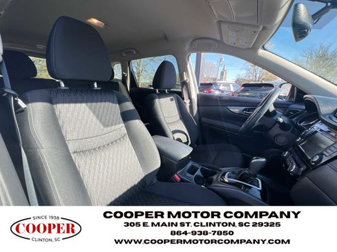 Used 2018 Nissan Rogue SV w/ Premium Package image 17