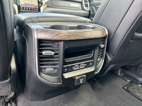 Used 2019 RAM 1500 Laramie AWD/4WD image 32