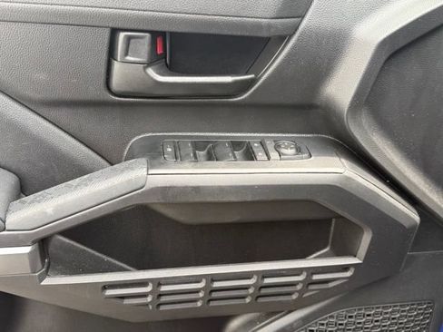 Used 2025 Toyota Tacoma SR5 AWD/4WD image 26