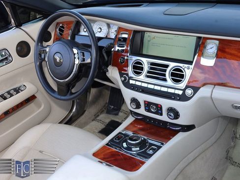 Used 2016 Rolls-Royce Dawn RWD image 19