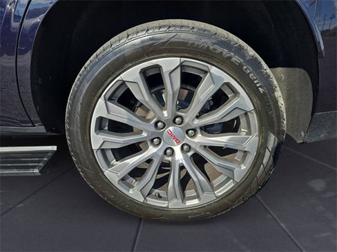 Used 2022 GMC Yukon Denali w/ Denali Premium Package image 14