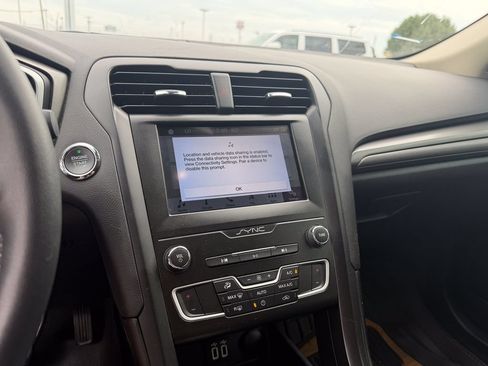 Used 2019 Ford Fusion SE w/ Equipment Group 151A FWD image 19