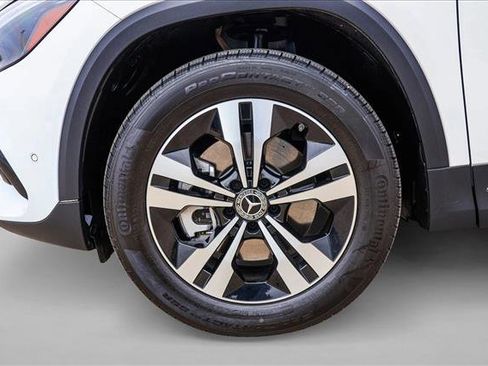 Used 2024 Mercedes-Benz GLA 250 4MATIC image 9