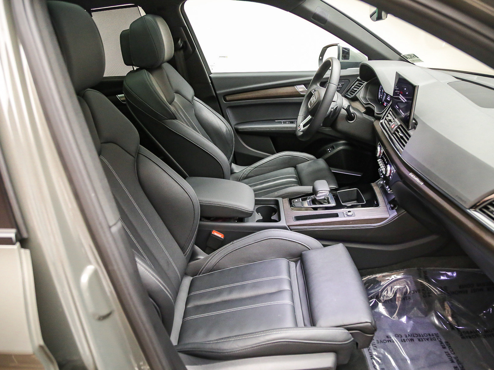 Certified 2024 Audi Q5 e Premium Plus w/ Premium Plus Package AWD/4WD image 17