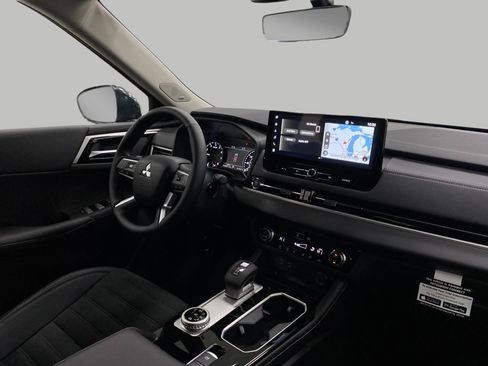 New 2026 Mitsubishi Outlander SE image 18