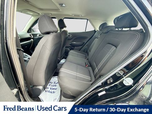 Used 2023 Hyundai Venue SEL FWD image 32