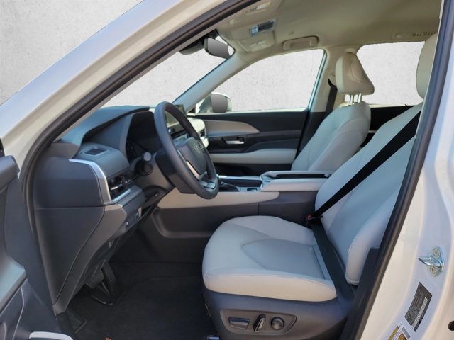 Used 2026 Toyota Grand Highlander AWD image 17