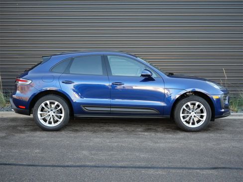 Used 2025 Porsche Macan image 26