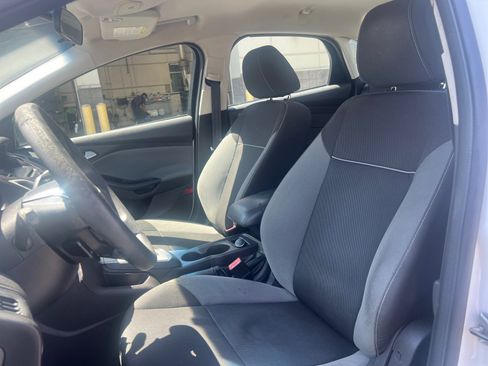 Used 2013 Ford Focus SE FWD image 24