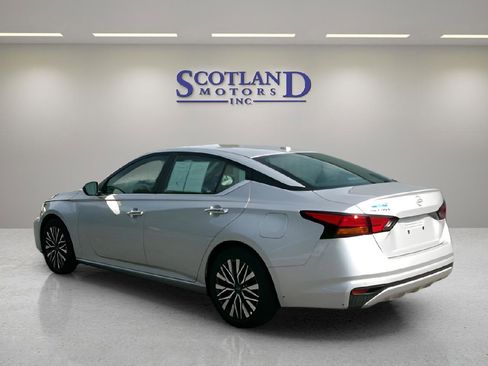 Used 2025 Nissan Altima 2.5 SV image 8