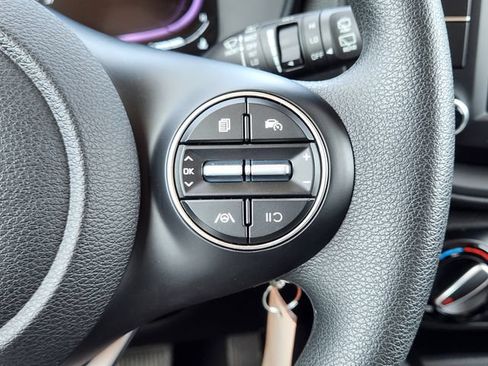 Certified 2025 Kia Soul LX w/ LX Technology Package FWD image 28