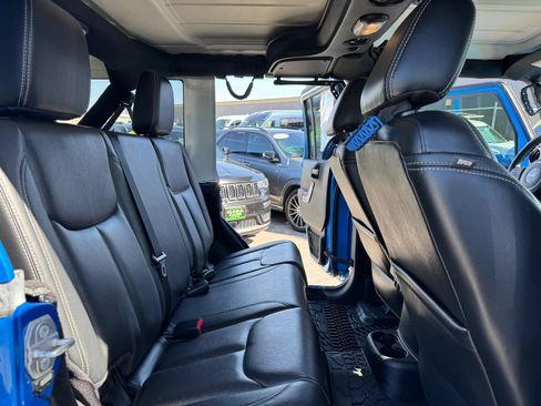 Used 2016 Jeep Wrangler Unlimited Rubicon w/ Connectivity Group AWD/4WD image 21