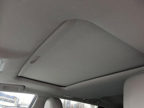 Used 2019 Toyota Highlander SE image 17