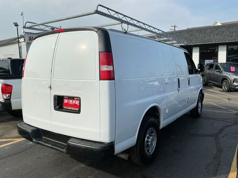 Used 2017 Chevrolet Express 2500 RWD image 3
