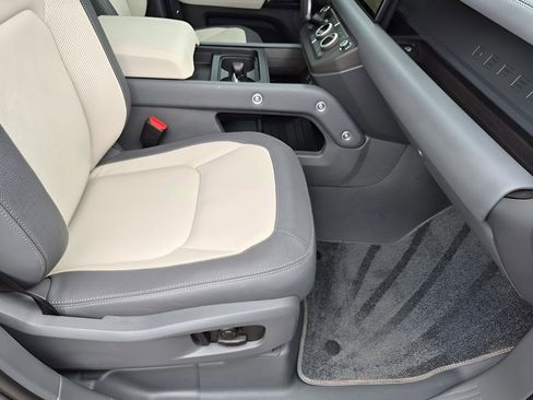 Used 2024 Land Rover Defender 110 X-Dynamic SE image 16