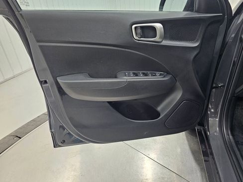 Used 2025 Hyundai Venue SEL FWD image 28