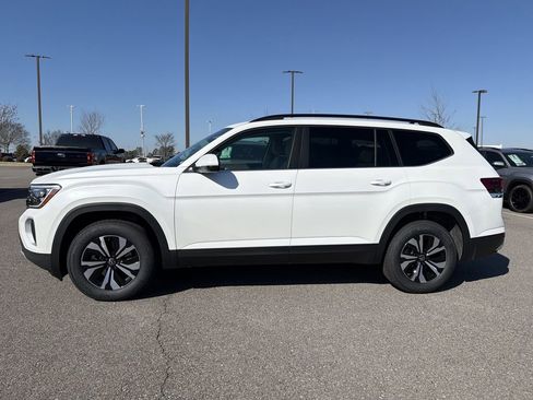 New 2026 Volkswagen Atlas SE image 2