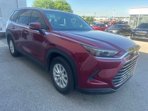 Used 2024 Toyota Grand Highlander FWD image 3