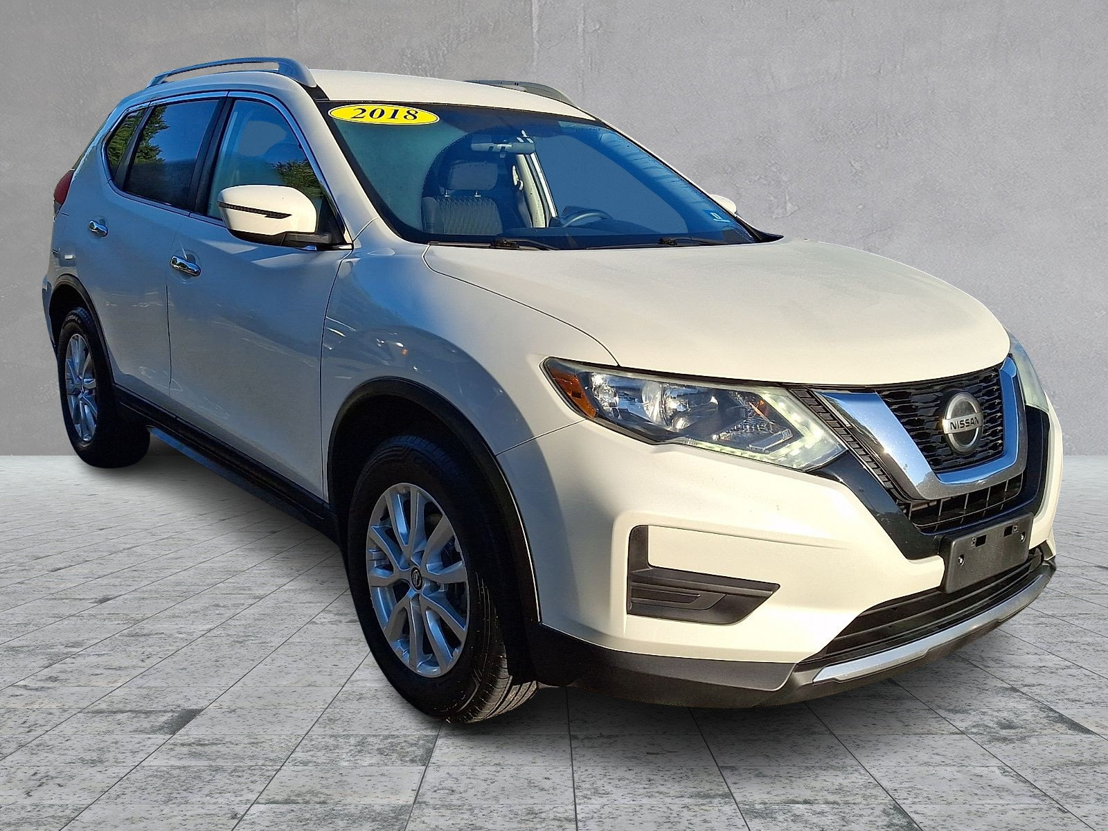 Used 2018 Nissan Rogue SV FWD image 3