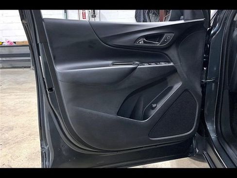 Used 2018 Chevrolet Equinox LT image 19