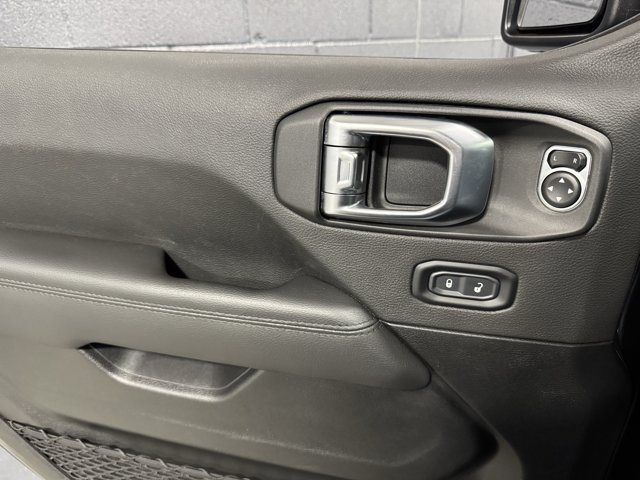 Used 2023 Jeep Wrangler Unlimited Sahara AWD/4WD image 9