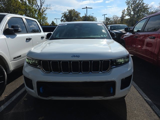 Used 2023 Jeep Grand Cherokee Overland w/ Luxury Tech Group IV AWD/4WD image 2