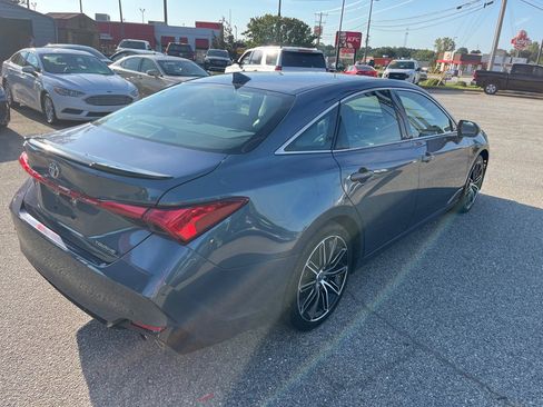 Used 2022 Toyota Avalon Touring image 3