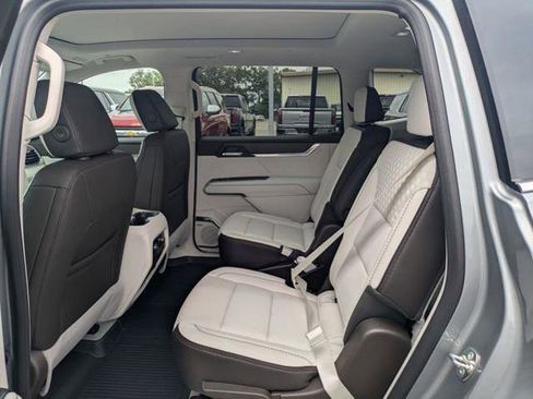 New 2026 GMC Acadia Denali w/ Super Cruise Package FWD image 16