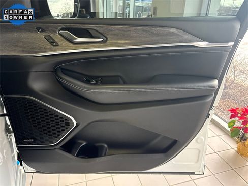 Used 2023 Jeep Grand Cherokee Overland w/ Luxury Tech Group IV image 35