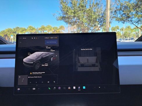 Used 2024 Tesla Cybertruck AWD Crew Cab image 33