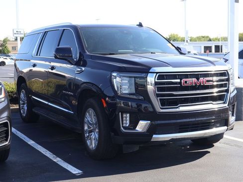 Used 2024 GMC Yukon XL SLT w/ SLT Luxury Package AWD/4WD image 3