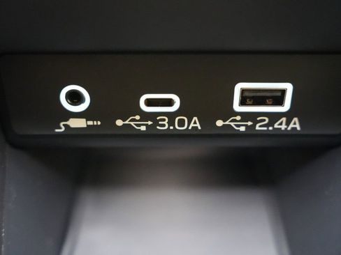 Used 2025 Subaru Outback Premium image 40