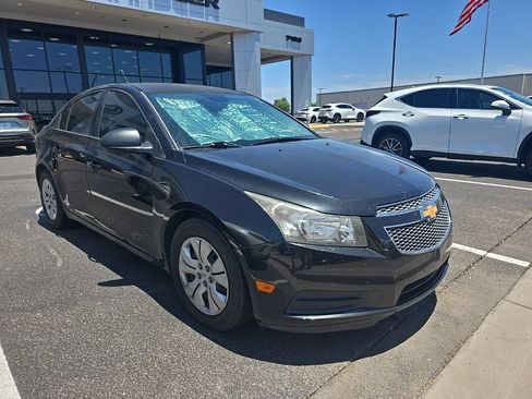 Used 2014 Chevrolet Cruze LS FWD image 3