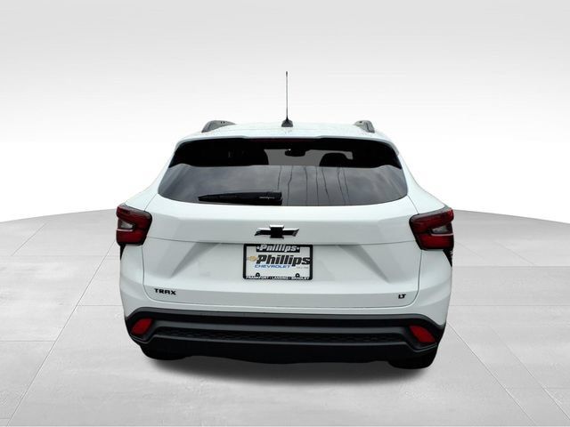 New 2026 Chevrolet Trax LT w/ Midnight Edition FWD image 4