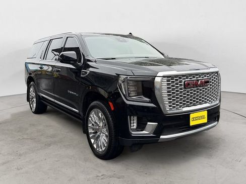 Used 2023 GMC Yukon XL Denali w/ Denali Reserve Package AWD/4WD image 7