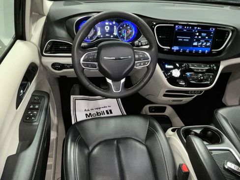 Used 2024 Chrysler Pacifica Touring-L image 30
