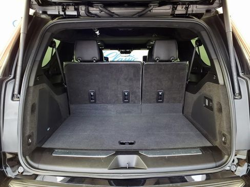 Used 2025 Cadillac Escalade ESV V AWD/4WD image 8